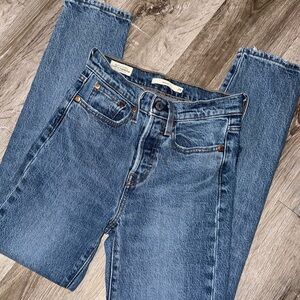 Levi's Wedgie Tapered Leg Medium Wash Jeans Size 24